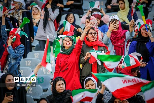 روز تاریخ؛ اولین حضور رسمی زنان در استادیوم فوتبال