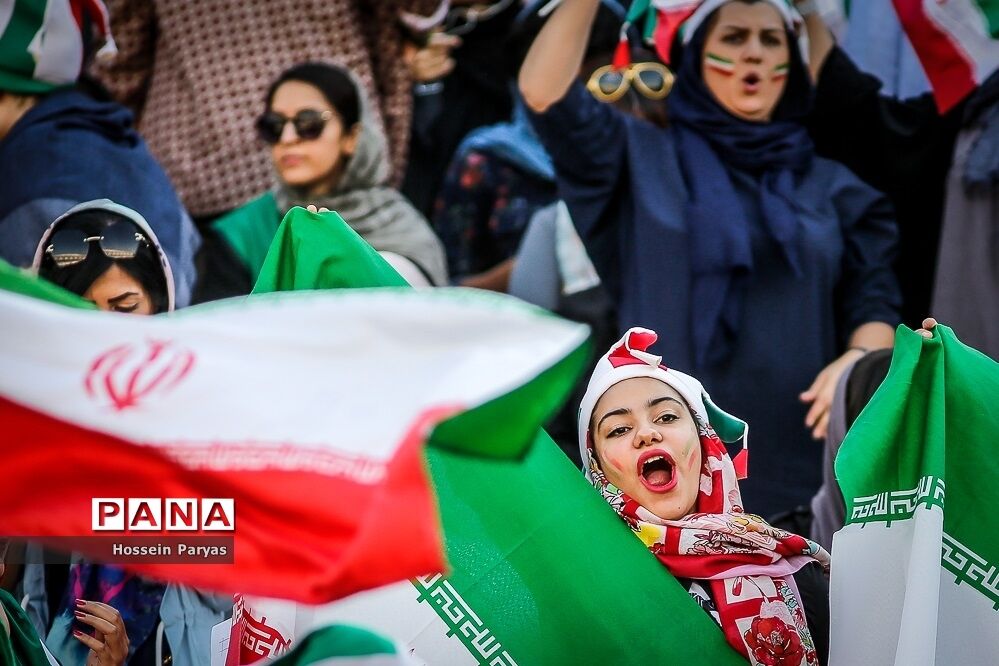 روز تاریخ؛ اولین حضور رسمی زنان در استادیوم فوتبال