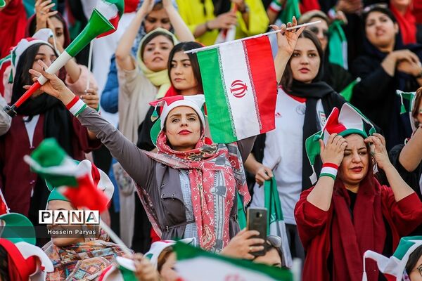 روز تاریخ؛ اولین حضور رسمی زنان در استادیوم فوتبال