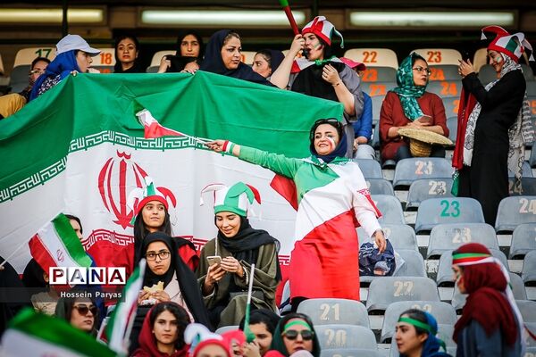 روز تاریخ؛ اولین حضور رسمی زنان در استادیوم فوتبال