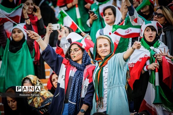 روز تاریخ؛ اولین حضور رسمی زنان در استادیوم فوتبال