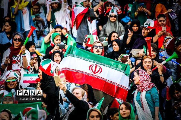 روز تاریخ؛ اولین حضور رسمی زنان در استادیوم فوتبال