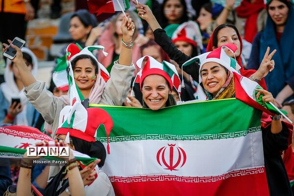 روز تاریخ؛ اولین حضور رسمی زنان در استادیوم فوتبال