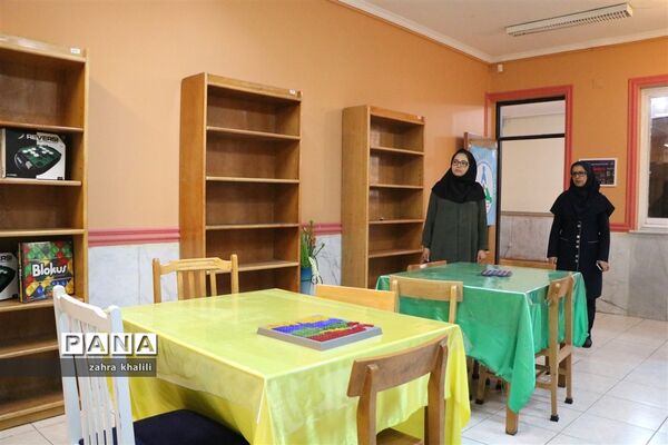 بازدید عضو شورای شهرشیراز از کتابخانه دانش‌آموز