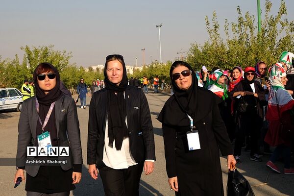 در حاشیه دیدار تیم های ملی ایران و کامبوج -حضور زنان در ورزشگاه آزادی