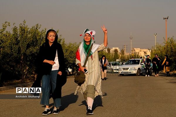 در حاشیه دیدار تیم های ملی ایران و کامبوج -حضور زنان در ورزشگاه آزادی