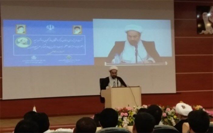 امام جمعه زاهدان: دانشگاه‌ها در کنار رشد علمی بصیرت افزایی را در دستور کار قرار دهند