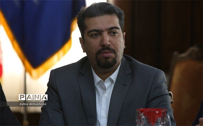 قنادان: صدور مجوز برای سرویس مدارس همچنان ادامه دارد