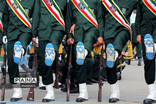 حضور رهبر معظم انقلاب در مراسم دانش‌آموختگی دانشجویان دانشگاه امام حسین (ع)