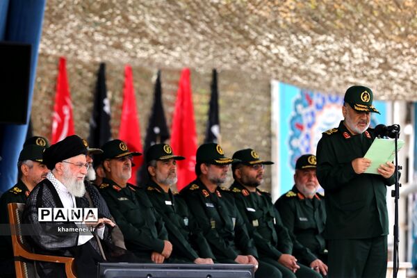 حضور رهبر معظم انقلاب در مراسم دانش‌آموختگی دانشجویان دانشگاه امام حسین (ع)
