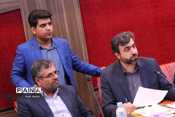 نشست خیرین حامی دانش‌آموزان بازمانده از تحصیل شهرستان‌های استان تهران