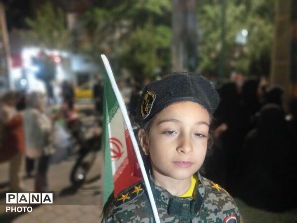 فرقی نمی کند کوچک و بزرگ پای کاریم