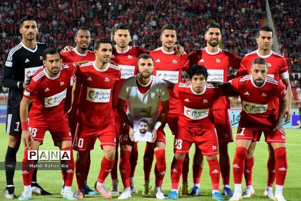 دیدار تیم‌هاى فوتبال تراکتور و پارس جنوبى جم