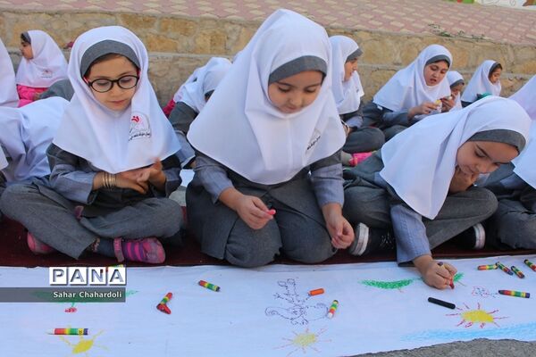 حضور کاروان شادی کانون پرورش فکری کودکان و نوجوانان استان همدان در مدرسه شاهد اخوان
