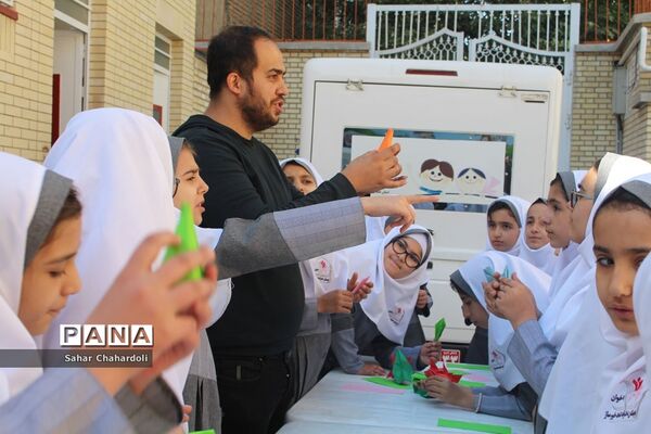 حضور کاروان شادی کانون پرورش فکری کودکان و نوجوانان استان همدان در مدرسه شاهد اخوان