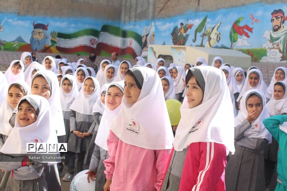 حضور کاروان شادی کانون پرورش فکری کودکان و نوجوانان استان همدان در مدرسه شاهد اخوان