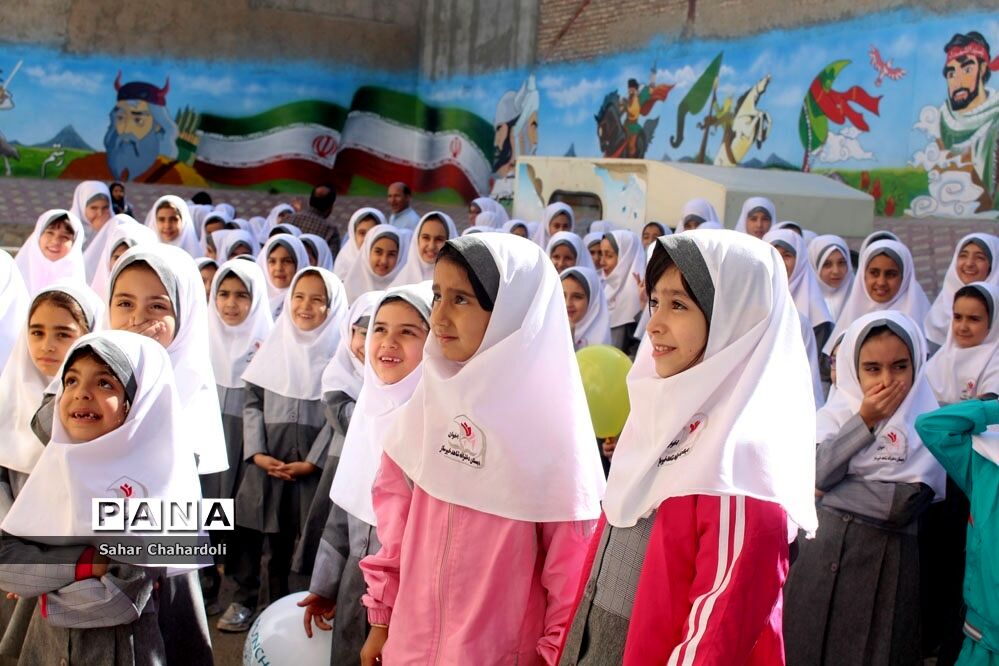حضور کاروان شادی کانون پرورش فکری کودکان و نوجوانان استان همدان در مدرسه شاهد اخوان