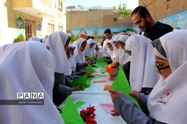 حضور کاروان شادی کانون پرورش فکری کودکان و نوجوانان استان همدان در مدرسه شاهد اخوان