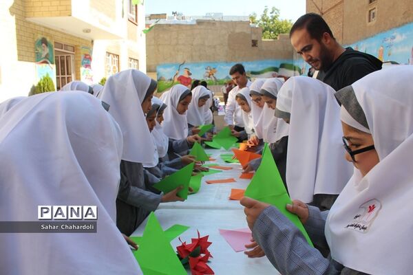 حضور کاروان شادی کانون پرورش فکری کودکان و نوجوانان استان همدان در مدرسه شاهد اخوان
