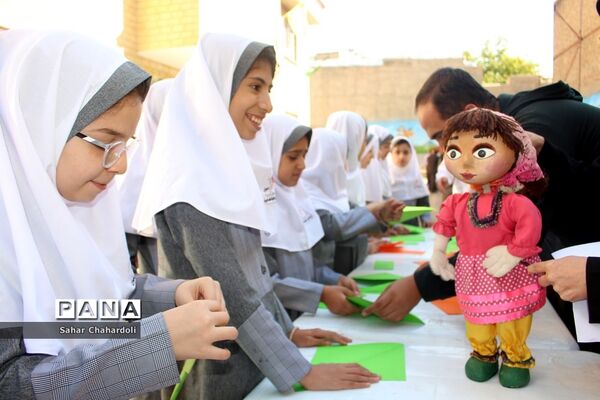 حضور کاروان شادی کانون پرورش فکری کودکان و نوجوانان استان همدان در مدرسه شاهد اخوان