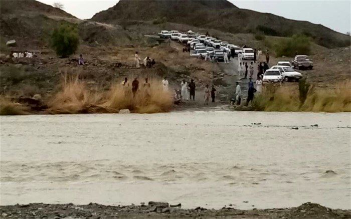 طغیان رودخانه ها، 10 راه ارتباطی جنوب سیستان و بلوچستان را مسدود کرد