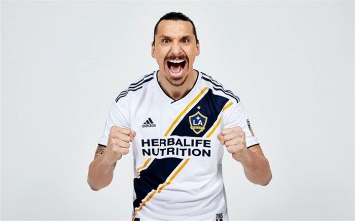 تصویری از خوردو لوکسی که زلاتان به خودش کادو داد!