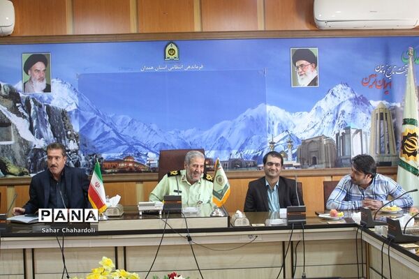 دیدار پیشتازان سازمان دانش‌آموزی با فرمانده انتظامی استان همدان