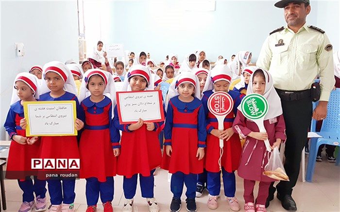 برگزاری آئین گرامیداشت هفته نیروی انتظامی در آموزشگاه روشنا رودان