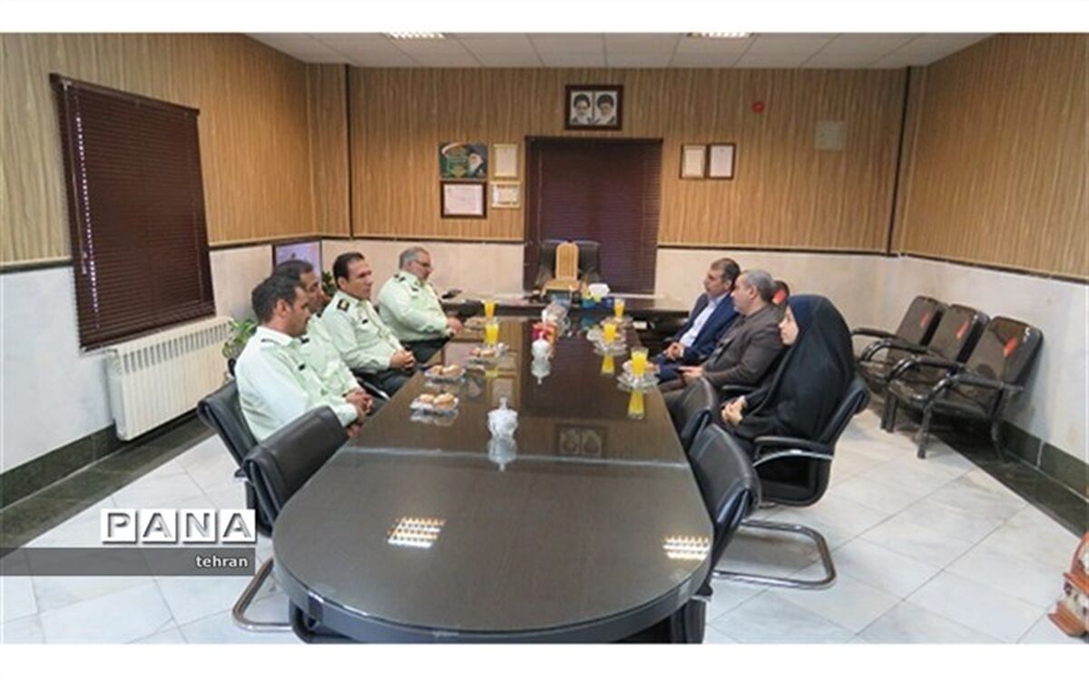 گرامیداشت هفته نیروی انتظامی با حضور مدیر آموزش و پرورش منطقه۱۸