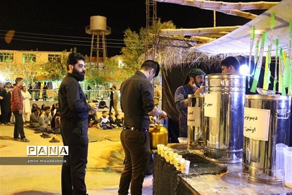 زائران حسینی پاکستانی در موکب زائر سرای امام رضا (ع) زاهدان