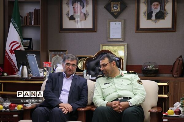 دیدار مدیرکل آموزش و پرورش خراسان رضوی و پیشتازان سازمان دانش‌آموزی با فرمانده نیروی انتظامی استان