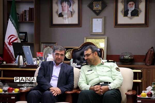 دیدار مدیرکل آموزش و پرورش خراسان رضوی و پیشتازان سازمان دانش‌آموزی با فرمانده نیروی انتظامی استان
