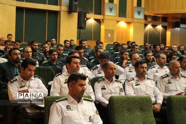 همایش همیاران پلیس دانش‌آموز در دانشگاه آزاد کرج