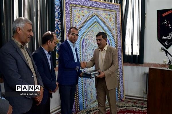 تکریم و معارفه مدیردو مدرسه در اردکان
