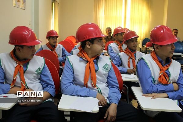 بازدید دانش‌آموزان پیشتاز از ایستگاه آتشنشانی شماره 6 همدان