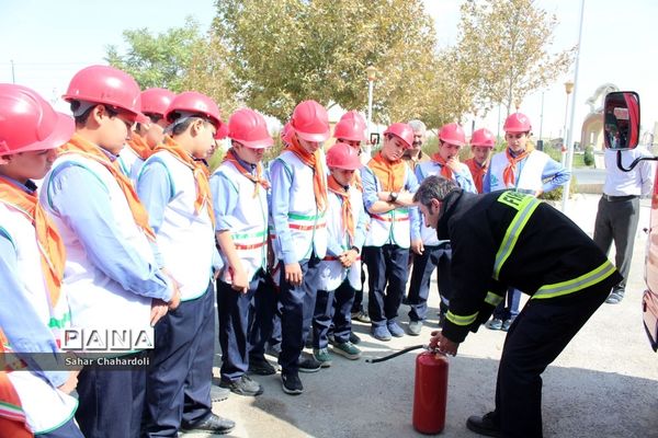 بازدید دانش‌آموزان پیشتاز از ایستگاه آتشنشانی شماره 6 همدان