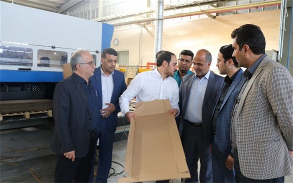 بازدید فرماندار اشکذر از شرکت صنایع آرمان سلولز یزد