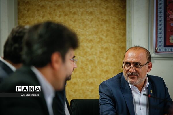 جلسه بزرگداشت روز 13 آبان