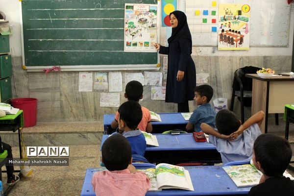 بازدید نماینده مردم خرمشهر و هیات همراه از دبستان امام هادی (ع) کوی مولوی خرمشهر