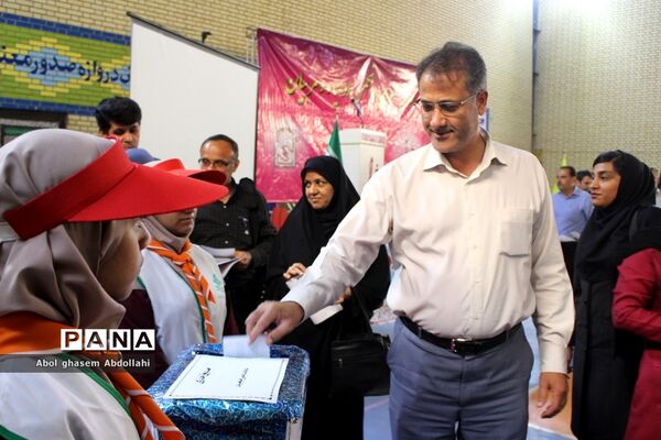 جلسه عمومی انجمن اولیاء و مربیان دبیرستان شهید سهام خیام بوشهر