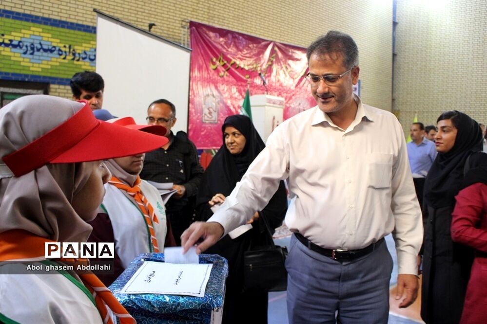 جلسه عمومی انجمن اولیاء و مربیان دبیرستان شهید سهام خیام بوشهر