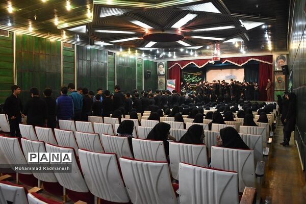 عزاداری  دانش‌آموزان دبیرستان فرزانگان یزد