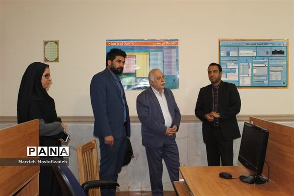 بازدید مدیرعامل مجمع خیرین شهرساز و فرهنگ‌ساز از کتابخانه دانش‌آموز