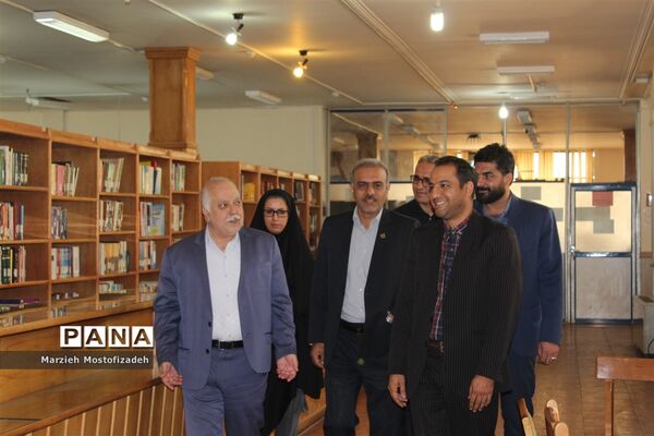 بازدید مدیرعامل مجمع خیرین شهرساز و فرهنگ‌ساز از کتابخانه دانش‌آموز