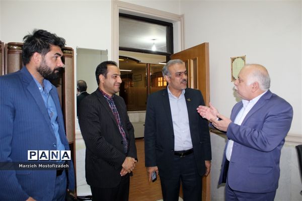 بازدید مدیرعامل مجمع خیرین شهرساز و فرهنگ‌ساز از کتابخانه دانش‌آموز