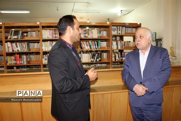بازدید مدیرعامل مجمع خیرین شهرساز و فرهنگ‌ساز از کتابخانه دانش‌آموز