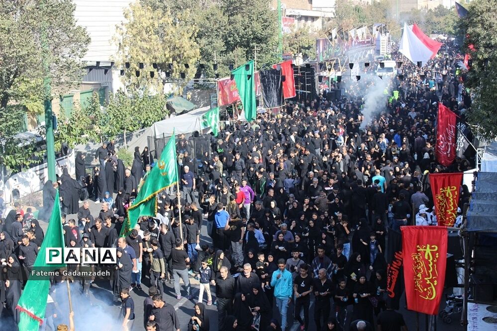 شورحضورعاشقان حسینی جامانده ازسفرکربلا درراهپیمایی اربعین شهرری