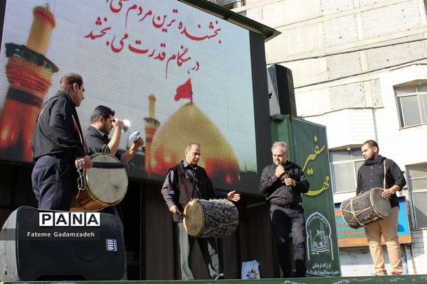 شورحضورعاشقان حسینی جامانده ازسفرکربلا درراهپیمایی اربعین شهرری