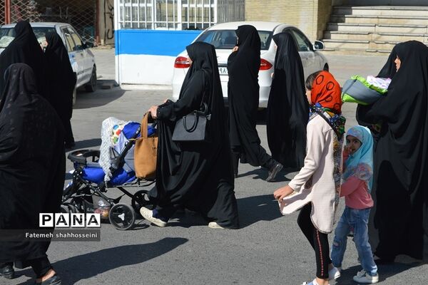 پیاده روی دلدادگان اربعین حسینی درفیروزکوه