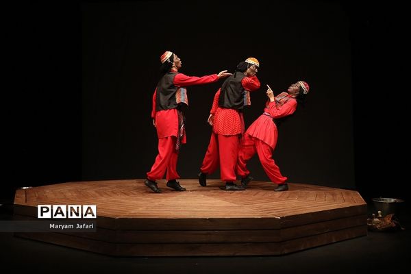 نمایش «جنگنامه غلامان»